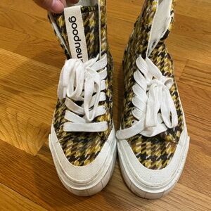 Good News Juice High Top Sneaker Size US 8 Like New